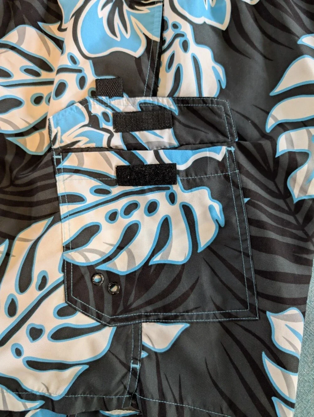Speedo Swim Trunks Mens Medium Black w/ Blue Tropical Flowers
